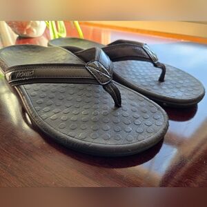Vionic Tide Casandra Black Patent Orthotic Thong Sandals - Size 11